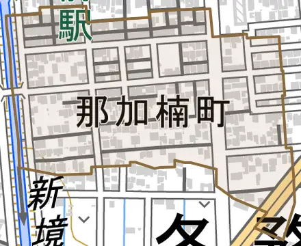 那加楠町とその周辺の地図。町の範囲を重ねている