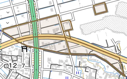 那加緑町とその周辺の地図。町の範囲を重ねている
