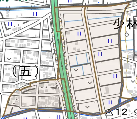 那加西浦町とその周辺の地図。町の範囲を重ねている