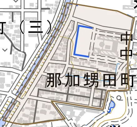 那加甥田町とその周辺の地図。町の範囲を重ねている