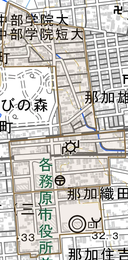 那加桜町とその周辺の地図。町の範囲を重ねている