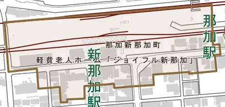 那加新那加町とその周辺の地図。町の範囲を重ねている