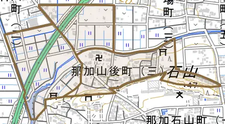 那加山後町とその周辺の地図。町の範囲を重ねている