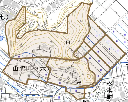 山脇町とその周辺の地図。町の範囲を重ねている
