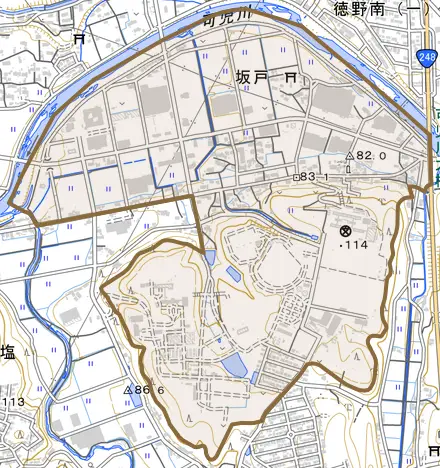 坂戸とその周辺の地図。町の範囲を重ねている