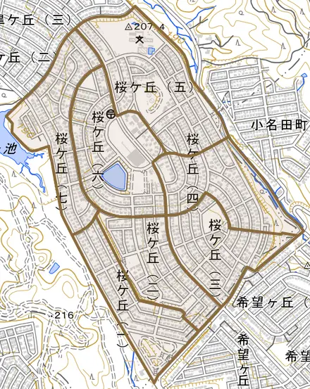 桜ケ丘とその周辺の地図。町の範囲を重ねている