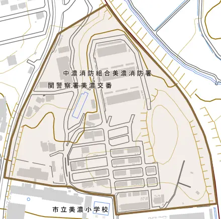 梅山町とその周辺の地図。町の範囲を重ねている