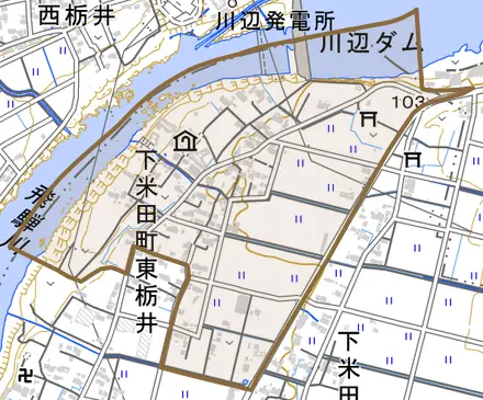 下米田町東栃井とその周辺の地図。町の範囲を重ねている