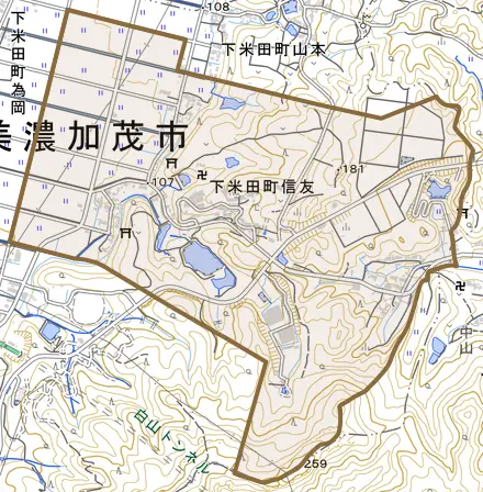 下米田町信友とその周辺の地図。町の範囲を重ねている