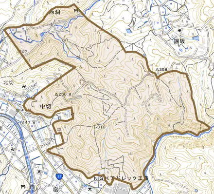 西洞とその周辺の地図。町の範囲を重ねている