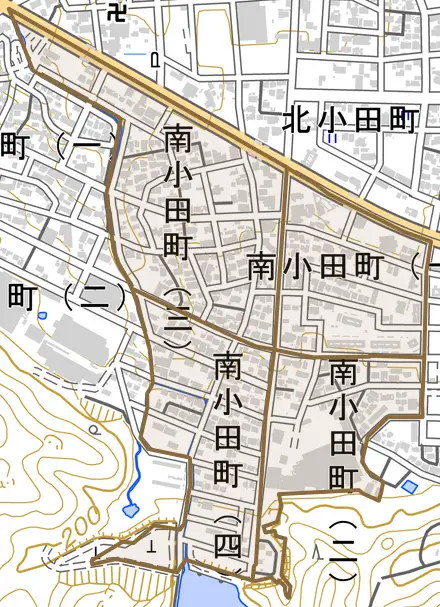 南小田町とその周辺の地図。町の範囲を重ねている
