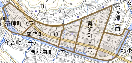 薬師町とその周辺の地図。町の範囲を重ねている