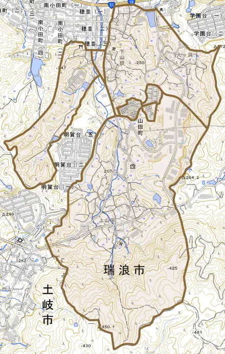 山田町とその周辺の地図。町の範囲を重ねている