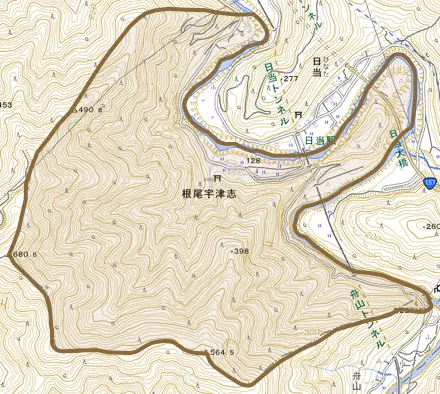 根尾宇津志とその周辺の地図。町の範囲を重ねている