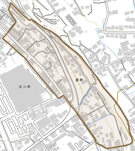 東町とその周辺の地図。町の範囲を重ねている