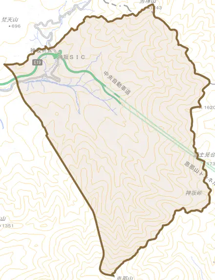 神坂とその周辺の地図。町の範囲を重ねている