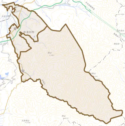 中津川とその周辺の地図。町の範囲を重ねている