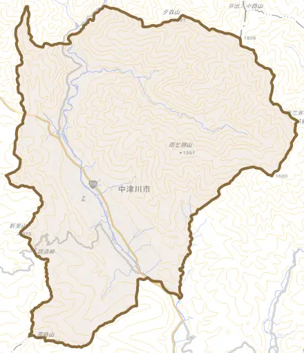 付知町とその周辺の地図。町の範囲を重ねている