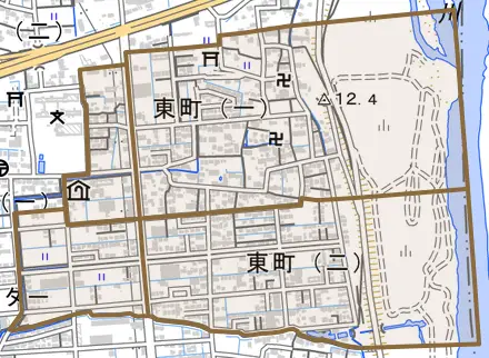 東町とその周辺の地図。町の範囲を重ねている