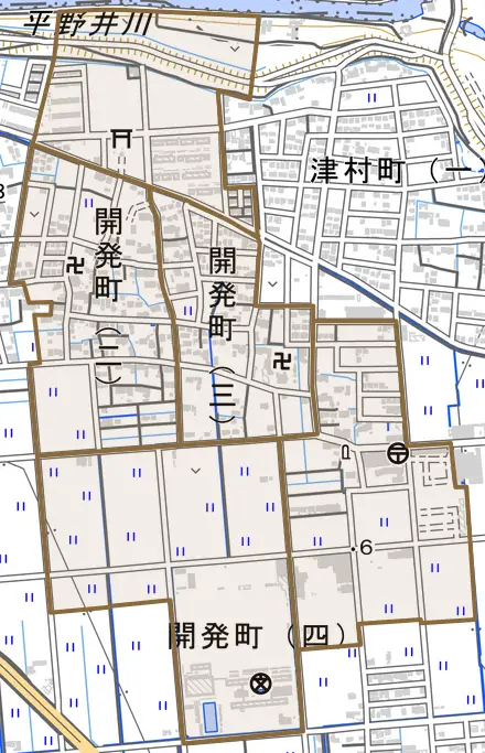 開発町とその周辺の地図。町の範囲を重ねている
