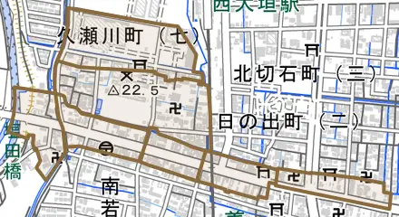 久瀬川町とその周辺の地図。町の範囲を重ねている