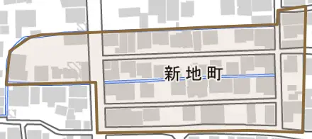 新地町とその周辺の地図。町の範囲を重ねている