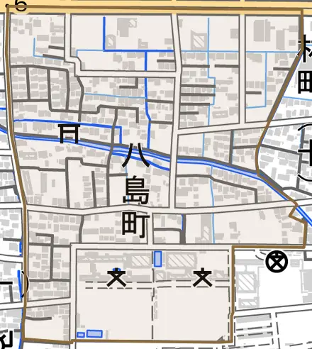 八島町とその周辺の地図。町の範囲を重ねている
