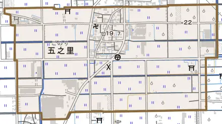 大字五之里とその周辺の地図。町の範囲を重ねている
