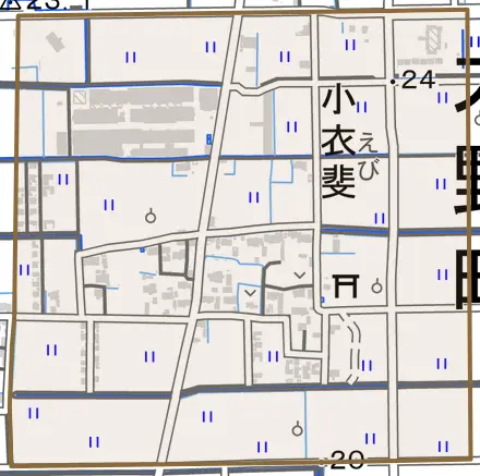 大字小衣斐とその周辺の地図。町の範囲を重ねている