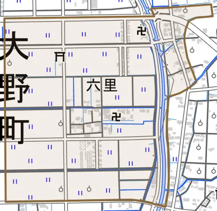 大字六里とその周辺の地図。町の範囲を重ねている