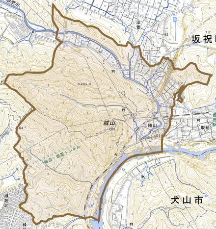 勝山とその周辺の地図。町の範囲を重ねている