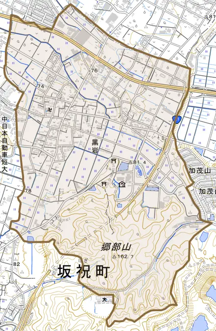 黒岩とその周辺の地図。町の範囲を重ねている
