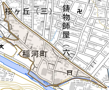 稲河町とその周辺の地図。町の範囲を重ねている