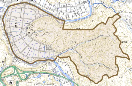 上大野とその周辺の地図。町の範囲を重ねている