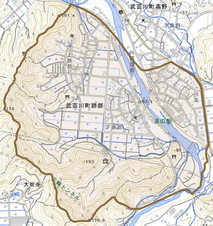 武芸川町跡部とその周辺の地図。町の範囲を重ねている