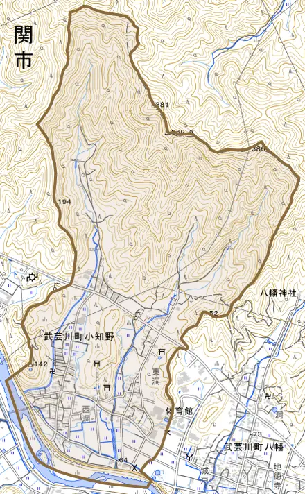 武芸川町小知野とその周辺の地図。町の範囲を重ねている