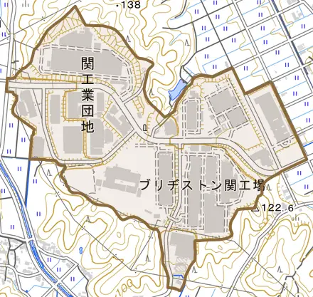 新迫間とその周辺の地図。町の範囲を重ねている