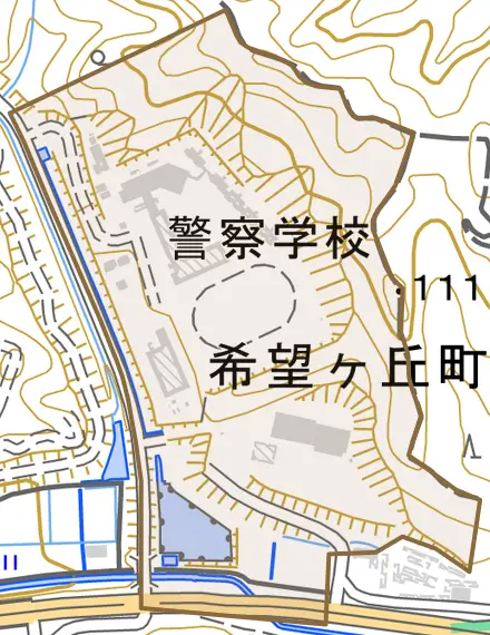 希望ケ丘町とその周辺の地図。町の範囲を重ねている