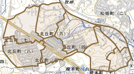 北丘町とその周辺の地図。町の範囲を重ねている