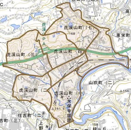 虎渓山町とその周辺の地図。町の範囲を重ねている