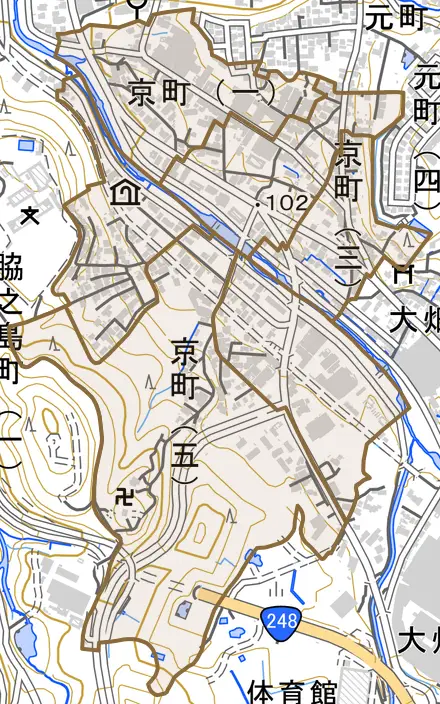 京町とその周辺の地図。町の範囲を重ねている