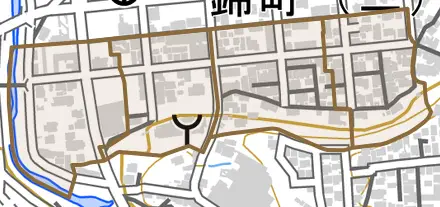 三笠町とその周辺の地図。町の範囲を重ねている