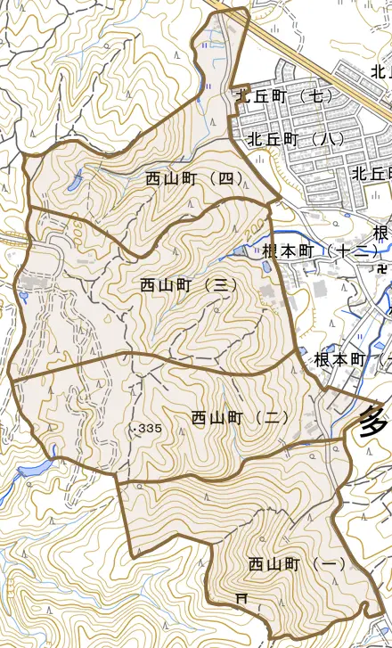 西山町とその周辺の地図。町の範囲を重ねている