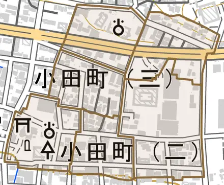小田町とその周辺の地図。町の範囲を重ねている