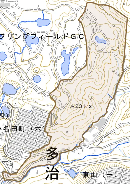 小名田町東谷とその周辺の地図。町の範囲を重ねている