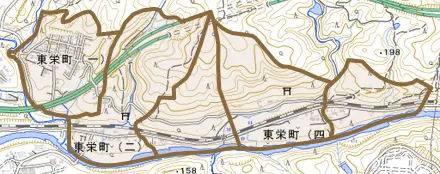 東栄町とその周辺の地図。町の範囲を重ねている