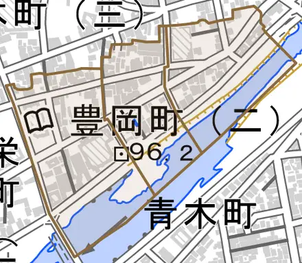 豊岡町とその周辺の地図。町の範囲を重ねている