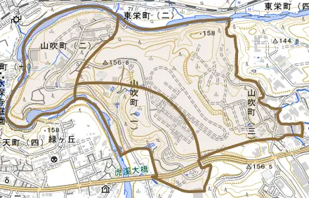 山吹町とその周辺の地図。町の範囲を重ねている