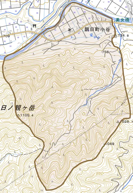 朝日町小谷とその周辺の地図。町の範囲を重ねている