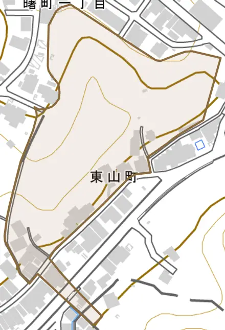 東山町とその周辺の地図。町の範囲を重ねている